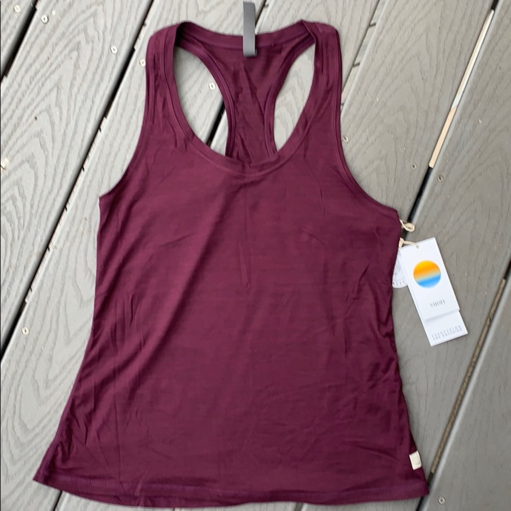 Vuori Lux performance tank size L NWT